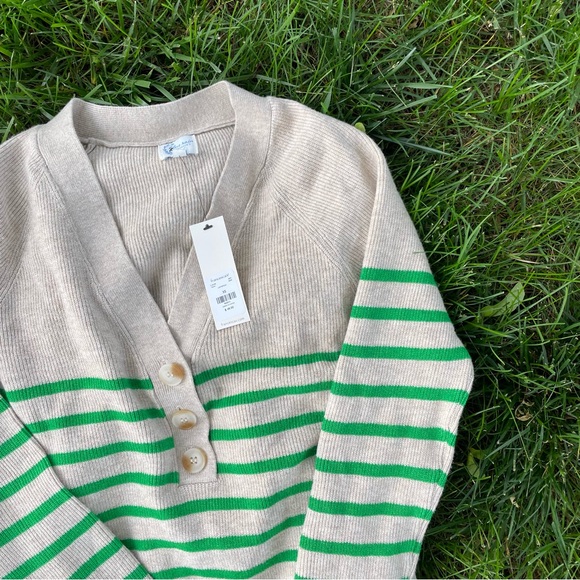 xs striped Francesca’s sweater - Picture 2 of 5